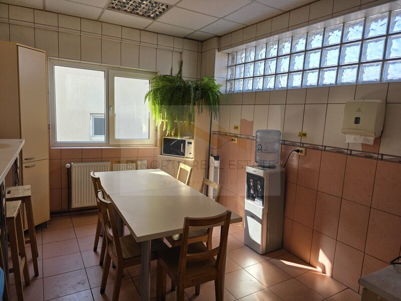 Sector 4 Cladire de birouri de inchiriat  418 mp utili